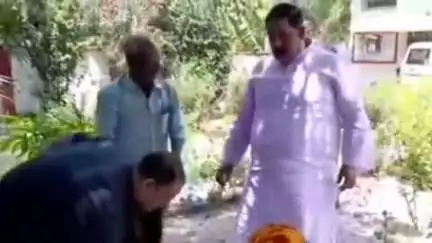 मुशहरी: बिहार विश्वविद्यालय परिसर में कुलपति डॉक्टर दिनेश चंद्र राय द्वारा वृक्षारोपण