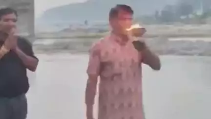 पांवटा साहिब: पावंटा साहिब की माँ यमुना नदी किनारे हुई माँ यमुना आरती, नदी के पानी कम होने पर जताई चिंता