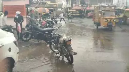 कळमनूरी: आ.बाळापुर शहरासह परिसरात वादळी वाऱ्यासह जोरदार पाऊस