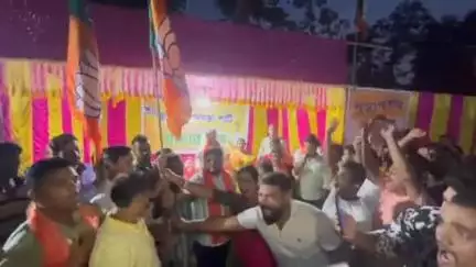 উদয়পুর: মাতারবাড়ি বিধানসভার অন্তর্গত ১৭-নং বুথে এক জনসভার মধ্যে দিয়ে ০৯ পরিবারের ২২ জন ভোটার বিজেপি দলে বিধায়ক এর হাত ধরে