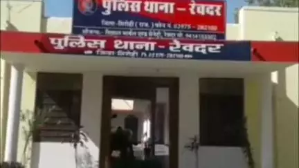 रेवदर: रेवदर तहसील परिसर में अज्ञात चोरों ने आधार सेंटर में चोरी की वारदात, कंप्यूटर का मॉनिटर, कीबोर्ड व अन्य सामान लेकर फरार
