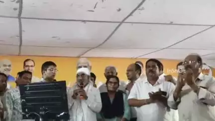 होशंगाबाद नगर: नर्मदापुरम सांसद के कार्यकाल के 1 वर्ष पूर्ण होने पर जनता कार्यालय में सांसद ने गाया गीत, वीडियो वायरल