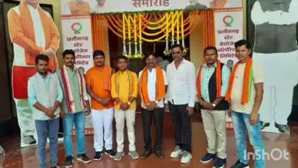 बास्तानार: दीनदयाल उपाध्याय ऑडिटोरियम में आयोजित शपथ ग्रहण समारोह में शामिल हुए चित्रकोट विधानसभा क्षेत्र के बीजेपी कार्यकर्ता