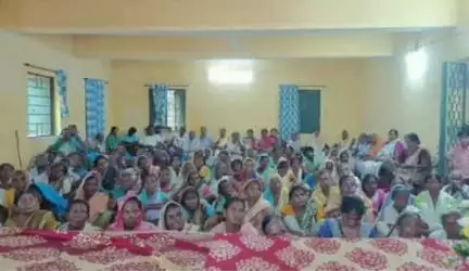 पटमदा: पटमदा में एकल नारी सशक्ति संगठन का सम्मेलन, अंत्योदय योजना से जोड़ने की मांग