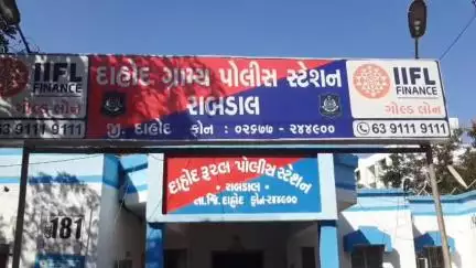 દાહોદ: દાહોદ રૂરલ પોલીસે દાહોદ ગરબાડા રોડ ખાતેથી ટૂ વ્હીલર પર હેરાફેરી કરાતો વિદેશી દારૂ જપ્ત કર્યો