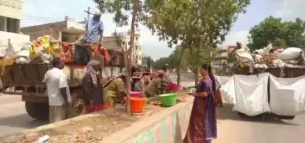 యర్రగొండపాలెం: పారిశుద్ధ్య కార్మికుల సమస్యను త్వరలోనే పరిష్కరిస్తానని హామీ ఇచ్చిన ఎర్రగొండపాలెం  గ్రామ సర్పంచ్ అరుణ భాయి
