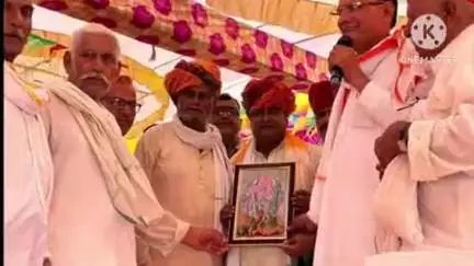हिण्डौन: गांव देवलेन में आयोजित श्रीमद् भागवत सप्ताह के भंडारे में विधायक दर्शन सिंह गुर्जर ने की शिरकत, लोगों ने किया स्वागत