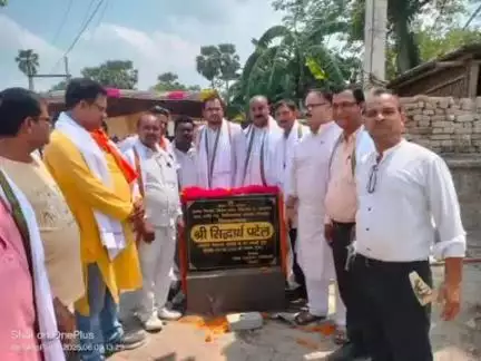 वैशाली: वैशाली के मदारना में विधायक सिद्धार्थ पटेल ने पशु अस्पताल का शिलान्यास किया, सभा को संबोधित