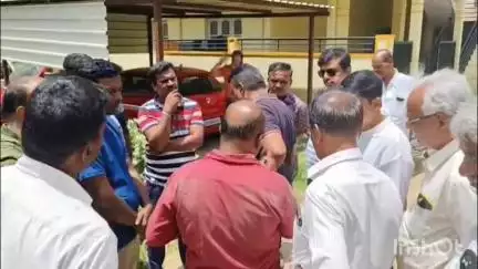 ಶ್ರೀನಿವಾಸಪುರ: ಪಟ್ಟಣದಲ್ಲಿ ವಿರೋಧದ ನಡುವೆಯೂ ಮೊಬೈಲ್ ಟವರ್ ನಿರ್ಮಾಣಕ್ಕೆ ಅನುಮತಿ, ಸ್ಥಳೀಯರ ಆಕ್ರೋಶ #localissue