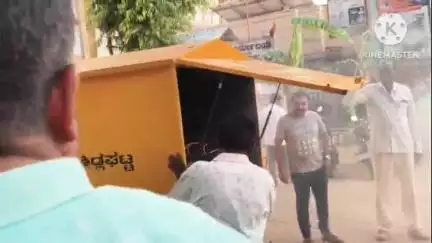 ಶಿಡ್ಲಘಟ್ಟ: ನಗರದಲ್ಲಿ ಸೊಳ್ಳೆಗಳ ನಿಯಂತ್ರಣಕ್ಕೆ ಫಾಗಿಂಗ್‌ ಕಾರ್ಯಕ್ಕೆ ಚಾಲನೆ