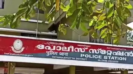 കോഴഞ്ചേരി: കുമ്പഴയിലെ ലോഡ്ജിൽ യുവാവിനെ തൂങ്ങി മരിച്ച നിലയിൽ കണ്ടെത്തി