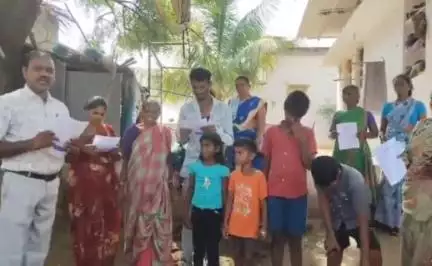 అలంపూర్: వడ్డేపల్లి మండల కేంద్రంలో బడిబాట కార్యక్రమం నిర్వహించిన ప్రధానోపాధ్యాయులు ఈశ్వరయ్య