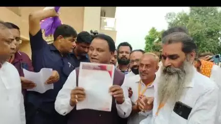 ସୋନପୁର: ସୋନପୁର କଲେଜ ଆଲୁମୁନି ଆସୋସିଏସନ ପକ୍ଷରୁ ସର୍କିଟ ହାଉସ ଠାରେ ମୁଖ୍ୟମନ୍ତ୍ରୀଙ୍କୁ ଦାବିପତ୍ର ପ୍ରଦାନ