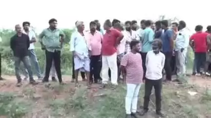 ముక్తినూతులపాడులో యువకుడిని హత్య చేసి దహనం చేసిన గుర్తుతెలియని వ్యక్తులు