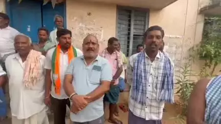 బెల్లంపల్లి: జంగల్ పేట, దమ్మిరెడ్డి పేట గ్రామాలలో పోడు భూముల రైతులపై అటవీ అధికారులు చేస్తున్న దాడులను ఖండించిన BJP నేతలు #localissue