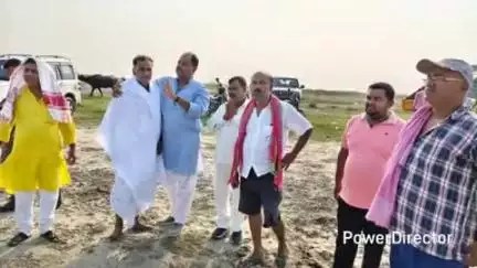 कुर्सेला: MLA विजय सिंह ने विनोद झा की माता के निधन पर त्रिमोहनी संगम घाट पर अंतिम दर्शन किए