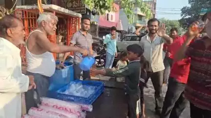 कन्नौज: कन्नौज में गर्मी से राहत दिला रहा प्रभु का प्रसाद, जानें इसका स्वाद कैसा है