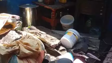 बेरमो: सेन्ट्रल कॉलोनी में सीसीएल कर्मी के मकान की बालकोनी का छज्जा गिरा, परिवार में मची अफरा-तफरी