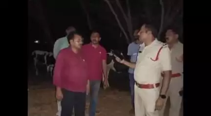 కందుకూరులో గోవులను రక్షించిన పోలీసులు..