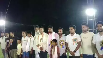 বেলডাঙা ২: আন্দুলবেড়িয়া সবুজ সংঘ পাঠাগারের ক্রিকেট টুর্নামেন্টের শুভ উদ্বোধনে তৃণমূলের সংখ্যালঘু্ষ সেলের জেলা সভাপতি