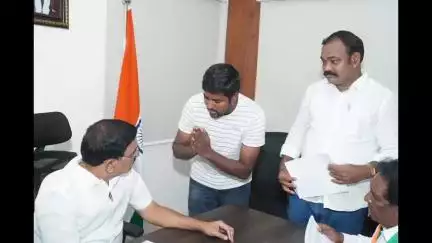 భీమవరం: బిజెపి కార్యాలయంలో ప్రజల సమస్యలపై వినతిపత్రాలను స్వీకరించిన కేంద్ర మంత్రి భూపతిరాజు శ్రీనివాస వర్మ