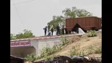 कैलारस: कैलारस से सबलगढ़ के बीच रेल पटरी का काम जारी, 6 दिन पहले रेल पटरी लेकर आई मालगाड़ी आज वापस हुई