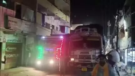 शेखपुरा: बुधौली ढलान पर ट्रक खराब होने से लगा लंबा जाम, रॉन्ग साइड में घुसा ट्रक भी फंसा
