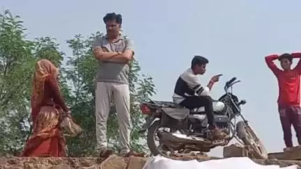 गुनौर: गुन्नू सागर तालाब में चल रहे निर्माण कार्य का नगर परिषद अध्यक्ष ने किया निरीक्षण, कार्य जल्द पूरा करने के दिए निर्देश