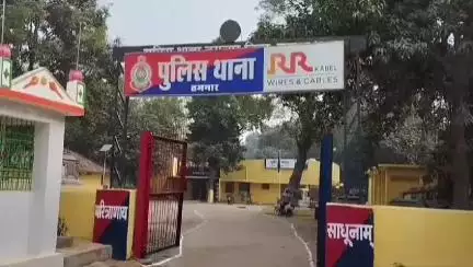 तमनार: तमनार में प्लैटिना मोटरसाइकिल चालक ने लापरवाही से चलाते हुए मोटरसाइकिल को मारी ठोकर, गंभीर चोटें आईं