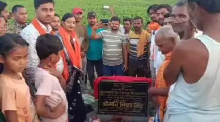 आज़मनगर: आजमनगर: करपण्डा गांव में छतदार चबूतरा निर्माण कार्य का शिलान्यास, विधायक समेत कई जनप्रतिनिधि मौजूद