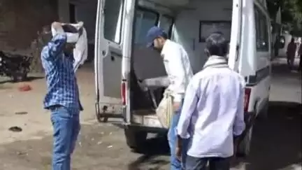 ज़मानिया: गंगा में मिले अज्ञात महिला का गाजीपुर श्मशान घाट पर पुलिस और समाजसेवी ने किया अंतिम संस्कार, शिनाख्त नहीं हो पाई