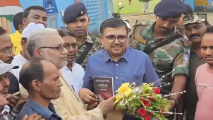 बेरमो: नेताजी सुभाष चौक के पास नागरिक अभिनंदन में पहुंचे बोकारो के नए डीसी, सरकारी स्कूल अपग्रेड करने का दिया भरोसा