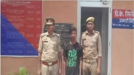 कोल: अकराबाद में अवैध तमंचे और कारतूस के साथ दो अपराधियों को किया गया गिरफ्तार