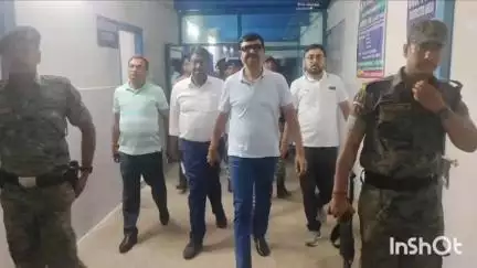जमुई: सदर अस्पताल पहुंचे डीएम ने स्वास्थ्य व्यवस्था का लिया जायजा, स्वास्थ्य पदाधिकारियों को दिए आवश्यक निर्देश