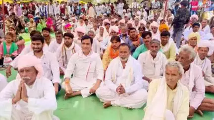 ब्यावरा: राजगढ़ जिला पंचायत अध्यक्ष सालरियाखेड़ी गांव में आयोजित श्रीमद् भागवत कथा में हुए शामिल