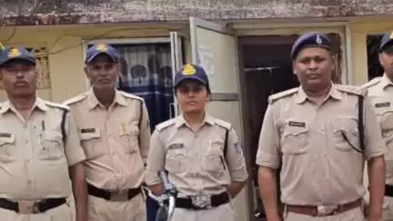 पन्ना: आबकारी विभाग, पन्ना ने 64 लीटर महुआ की कच्ची शराब के साथ एक आरोपी को किया गिरफ्तार