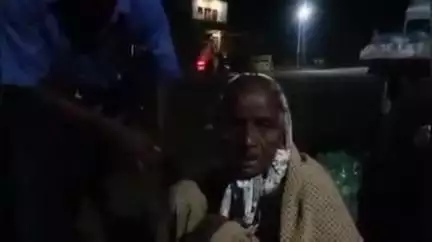 गुमला: 80 वर्षीय बुजुर्ग मां को सड़क पर छोड़कर भागा पुत्र, स्थानीय लोगों ने दिया सहारा