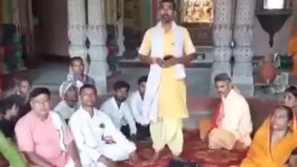 मुशहरी: साहू पोखर स्थित श्री राम जानकी मंदिर में अखंड भारत पुरोहित महासभा द्वारा बैठक आयोजित