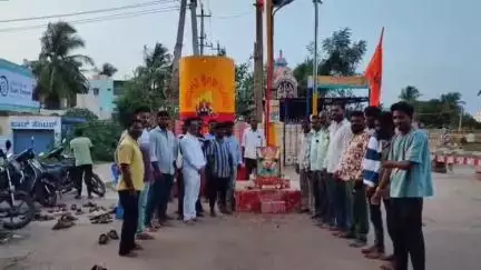 ಚಿತ್ರದುರ್ಗ: ನಗರದ ಕೆಳಗೋಟೆ ಬಡಾವಣೆಯಲ್ಲಿ ರಾಜ ವೀರ ಬಿಚ್ಚುಗತ್ತಿ ಭರಮಣ್ಣನಾಯಕರ ಜಯಂತಿ