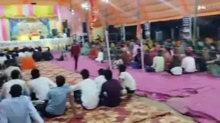 करेरा: सिरसौद गांव में बड़ी माता मंदिर में रामकथा के दूसरे दिन राम जन्म की कथा सुनाई गई, सैकड़ों भक्त हुए शामिल