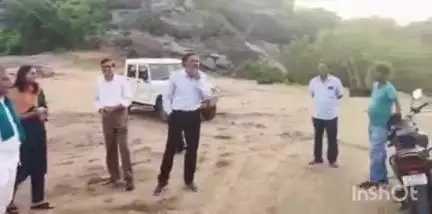 భద్రకాళి ఆలయ మాడవీధుల పనులను పరిశీలించిన కూడా చైర్మన్ ఇనుగాల వెంకట్రామిరెడ్డి