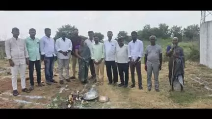 సిరిసిల్ల: తంగళ్ళపల్లి మండలం చినలింగాపూర్ గ్రామంలో ఇందిరమ్మ నూతన గృహాలకు భూమి పూజా కార్యక్రమం