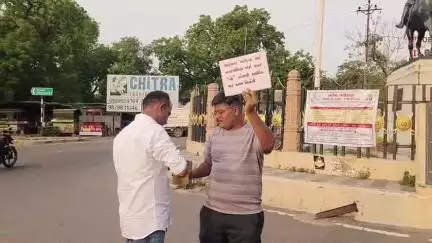 નાંદોદ: રાષ્ટ્રધ્વજ લગાવવા માટે પાલિકા પાસે પૈસા ના હોય તે માટે લોક ફાળો ઉઘરાવતા નાગરિક જાગૃત #Jansamasya