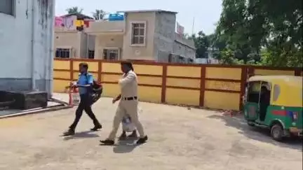 কাকদ্বীপ: জমি সংক্রান্ত বিবাদের জেরে প্রতিবেশীকে মারধরের অভিযোগে গ্রেপ্তার এক ঢোলাহাট এলাকার ঘটনা আজ আদালতে পেশ করলো