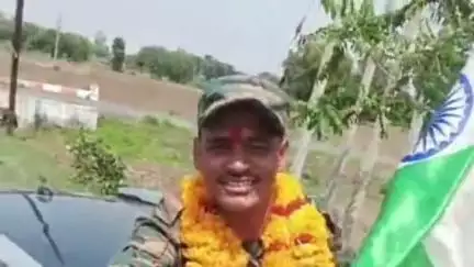 कालापीपल: 7 महीने की ट्रेनिंग के बाद पहली बार पोचानेर पहुंचे सैनिक का भव्य स्वागत