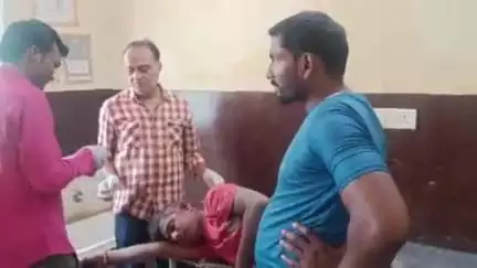लालगंज: नौबस्ता के पास अज्ञात वाहन की टक्कर से घायल हुआ युवक