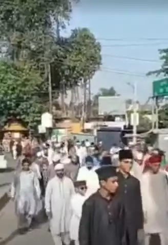 डूंगरपुर: डूंगरपुर में मुस्लिम समाज ने शनिवार को ईद उल अजहा का त्योहार मनाया, घरों में दी कुर्बानी