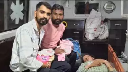 नाहन: नाहन मेडिकल कॉलेज से गर्भवती महिला को चंडीगढ़ किया गया रैफर, 20 किलोमीटर दूर एंबुलेंस में प्रसव, दो बच्चों को दिया जन्म