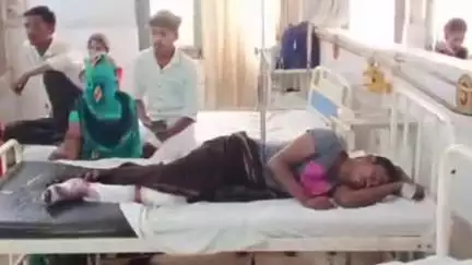 फतेहपुर: सदर के हरिहरगंज में बस की टक्कर से सब्जी विक्रेता गंभीर रूप से घायल, अस्पताल में भर्ती