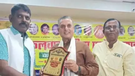 मोतिहारी: कलवार इंडिया एसोसिएशन की प्रदेश स्तर की बैठक में भाजपा नेता राजेंद्र प्रसाद गुप्ता को किया गया सम्मानित